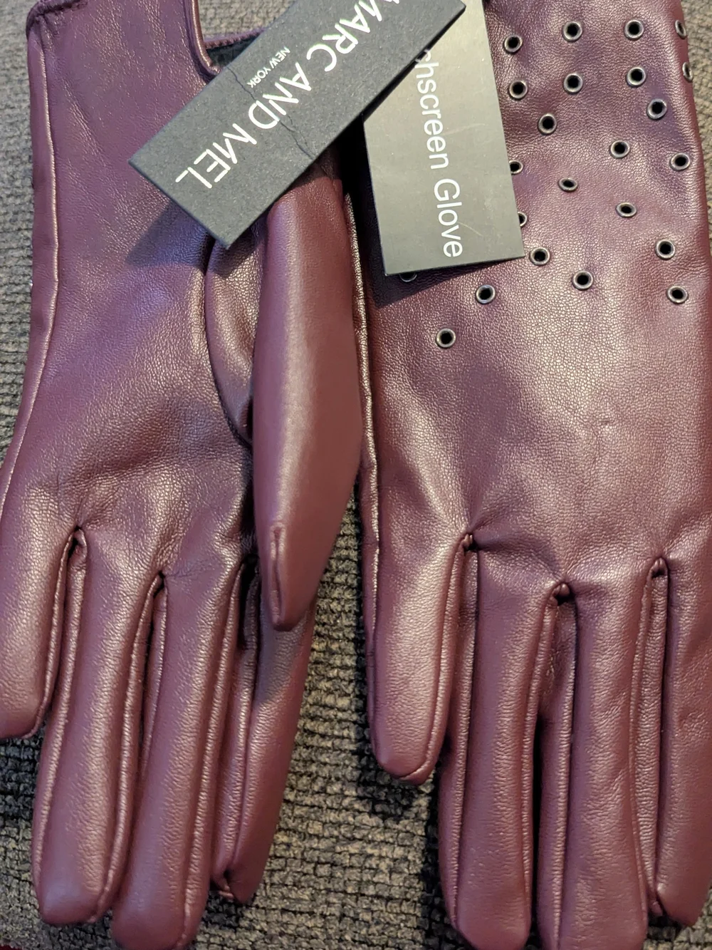 Touchscreen Leather Gloves in Wine